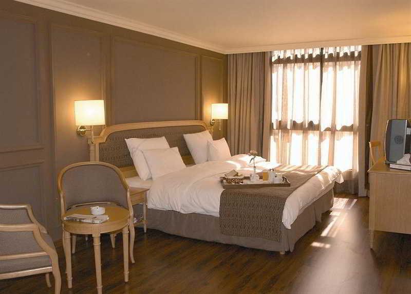 Le Commodore Hotel Bejrút Szoba fotó