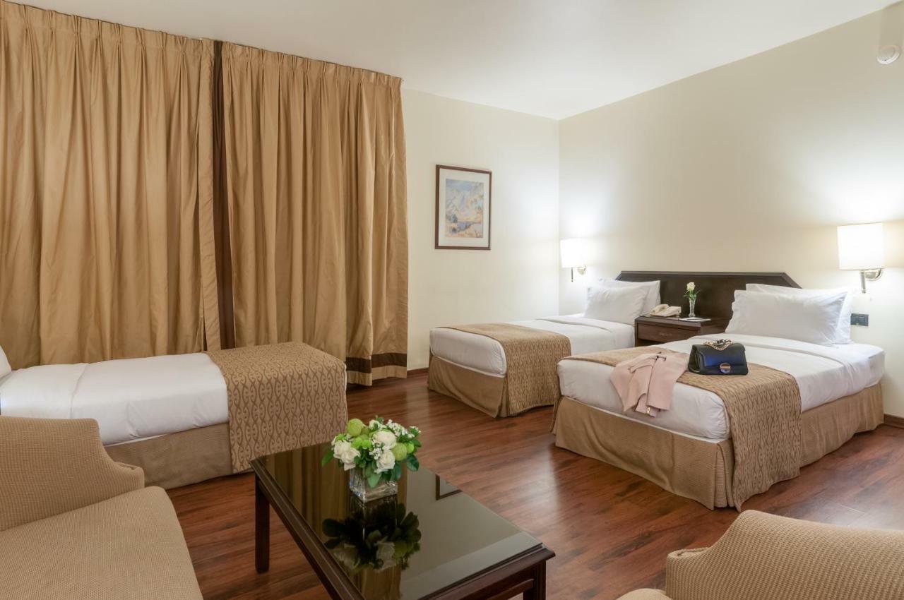 Le Commodore Hotel Bejrút Kültér fotó